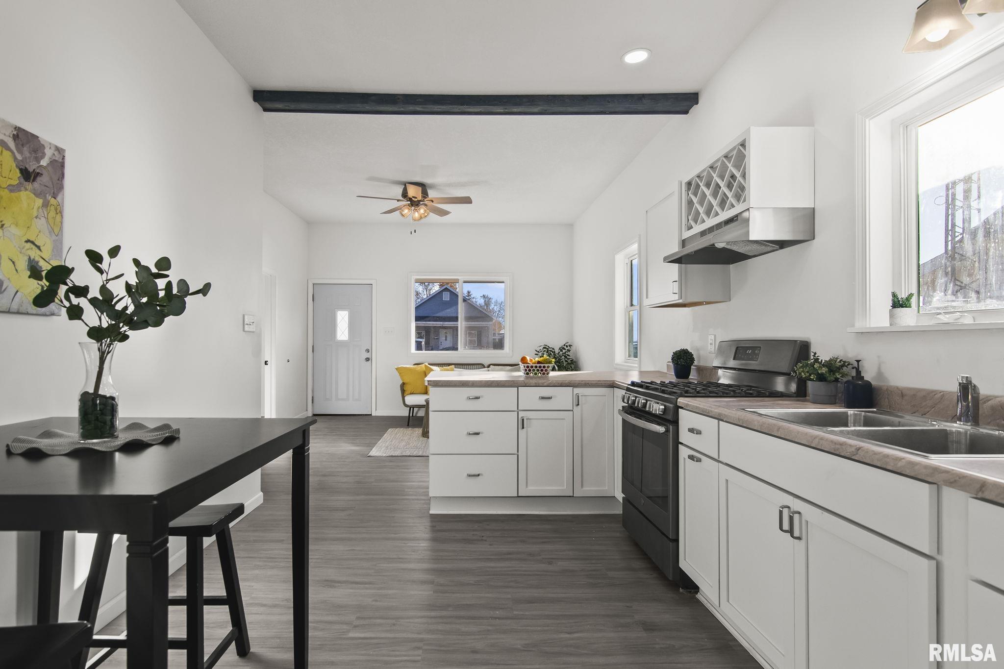 204 East Madison Street Girard, IL 62640 - Photo 6 of 23