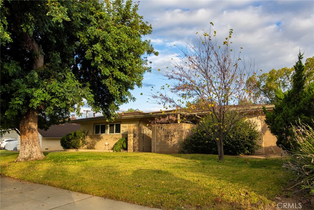 2983 Cheyenne Road Riverside, CA 92506 - Photo 3 of 49 a view of back yard of the house