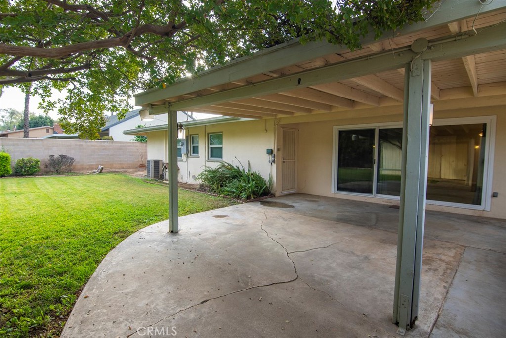 2983 Cheyenne Road Riverside, CA 92506 - Photo 35 of 49 a view of a house with backyard and a garden