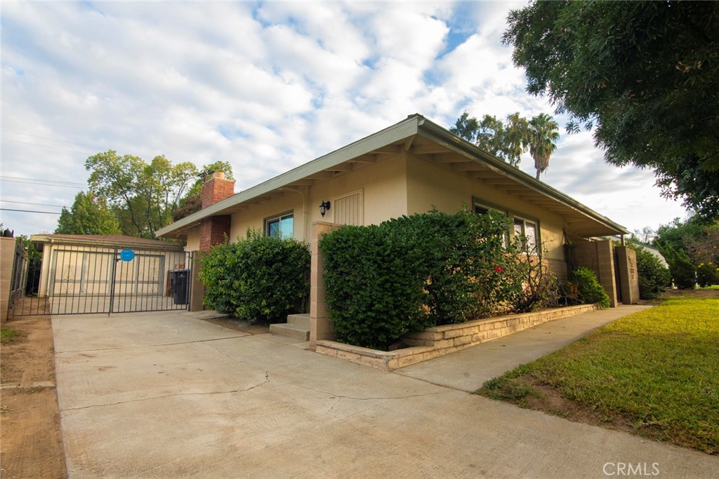 2983 Cheyenne Road Riverside, CA 92506 - Photo 4 of 49 a front view of a house with a yard and garage