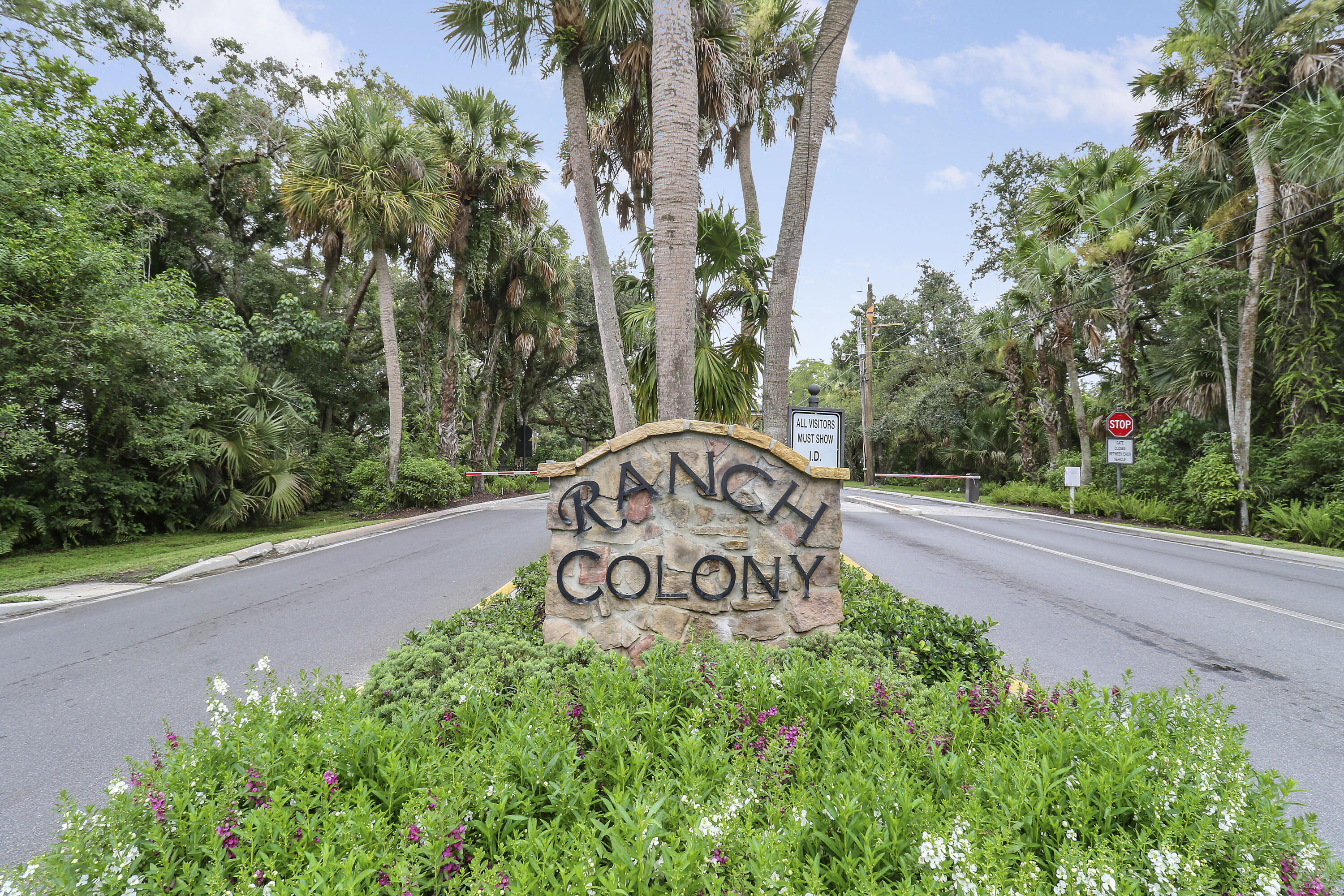 2561 Southeast Tailwinds Road Jupiter, FL 33478 - Photo 4 of 29 House1-1
