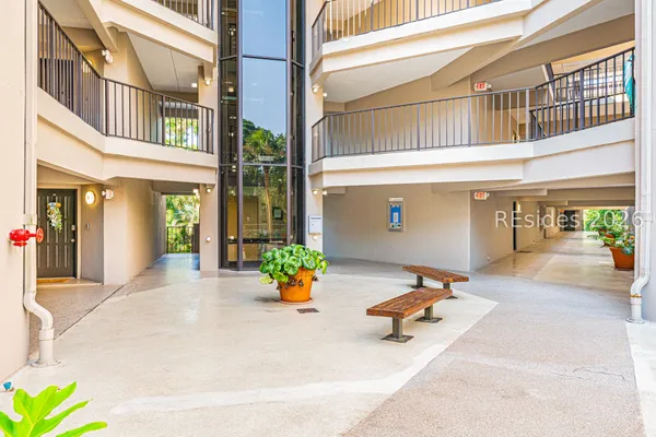 $499,000 | 10 South Forest Beach Drive, Unit 122, Hilton Head Island, SC 29928