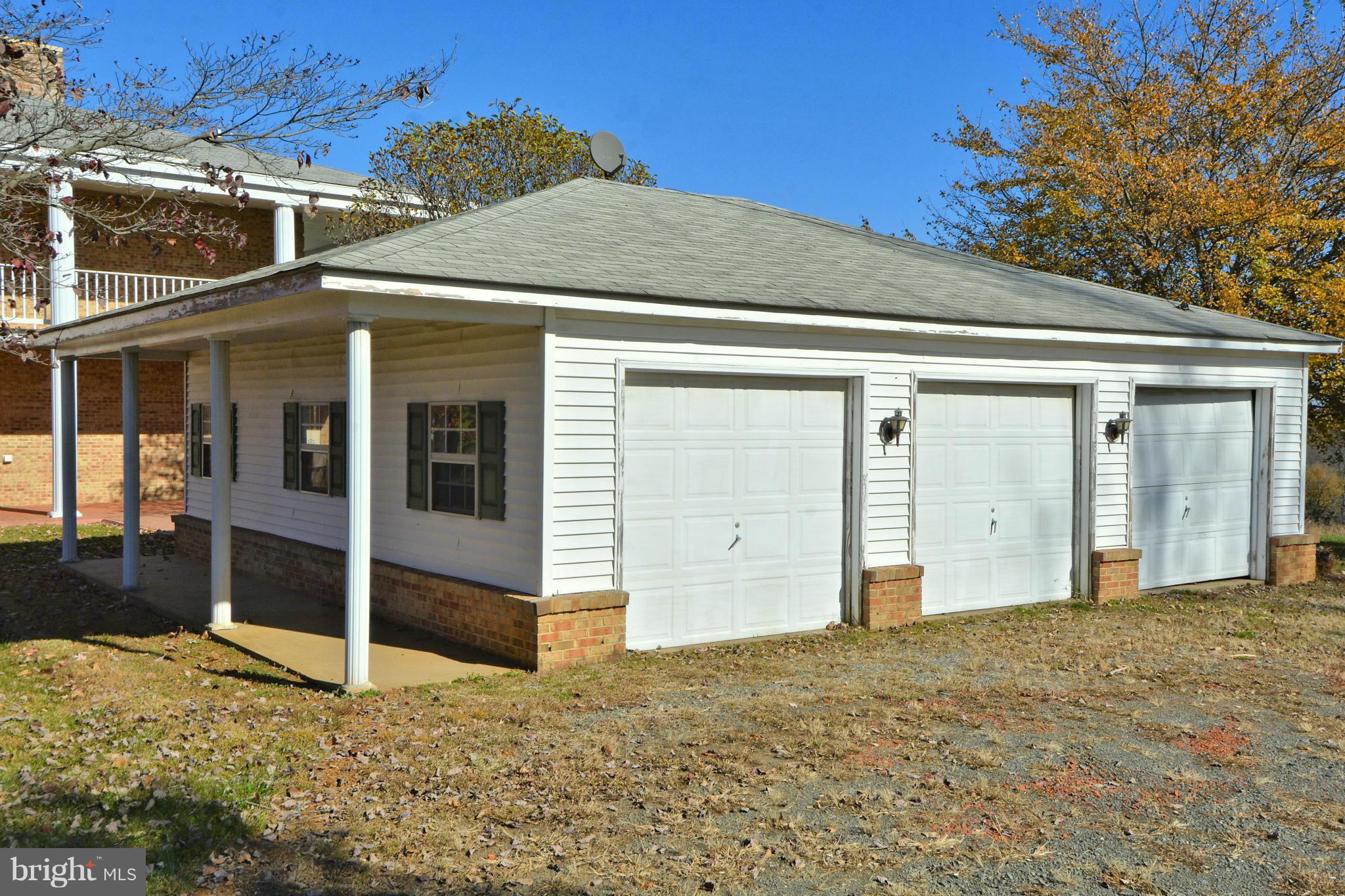 19234 Loudoun Orchard Road Leesburg, VA 20175 - Photo 25 of 30 Detached 3 car garage