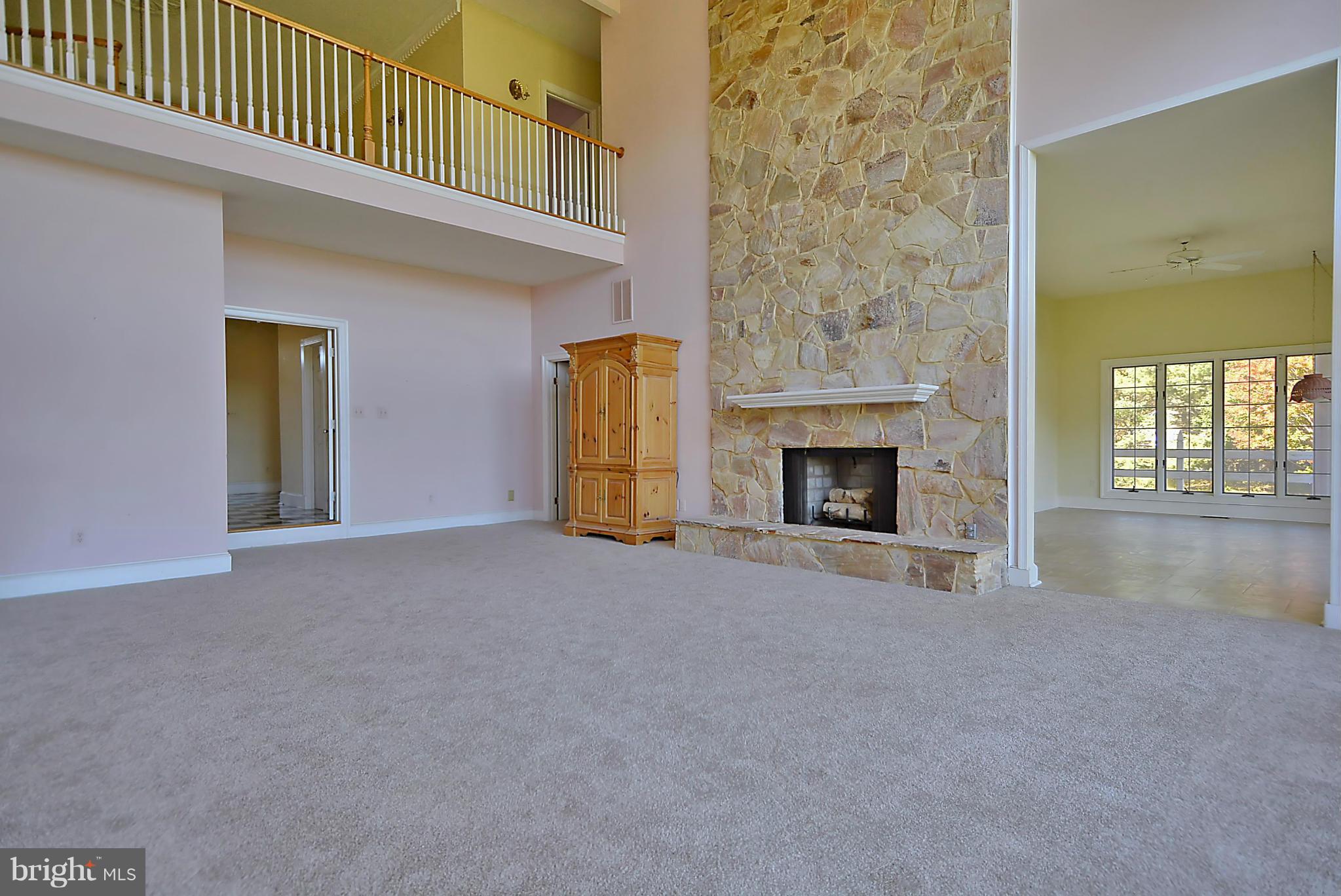 19234 Loudoun Orchard Road Leesburg, VA 20175 - Photo 5 of 30 Family Room