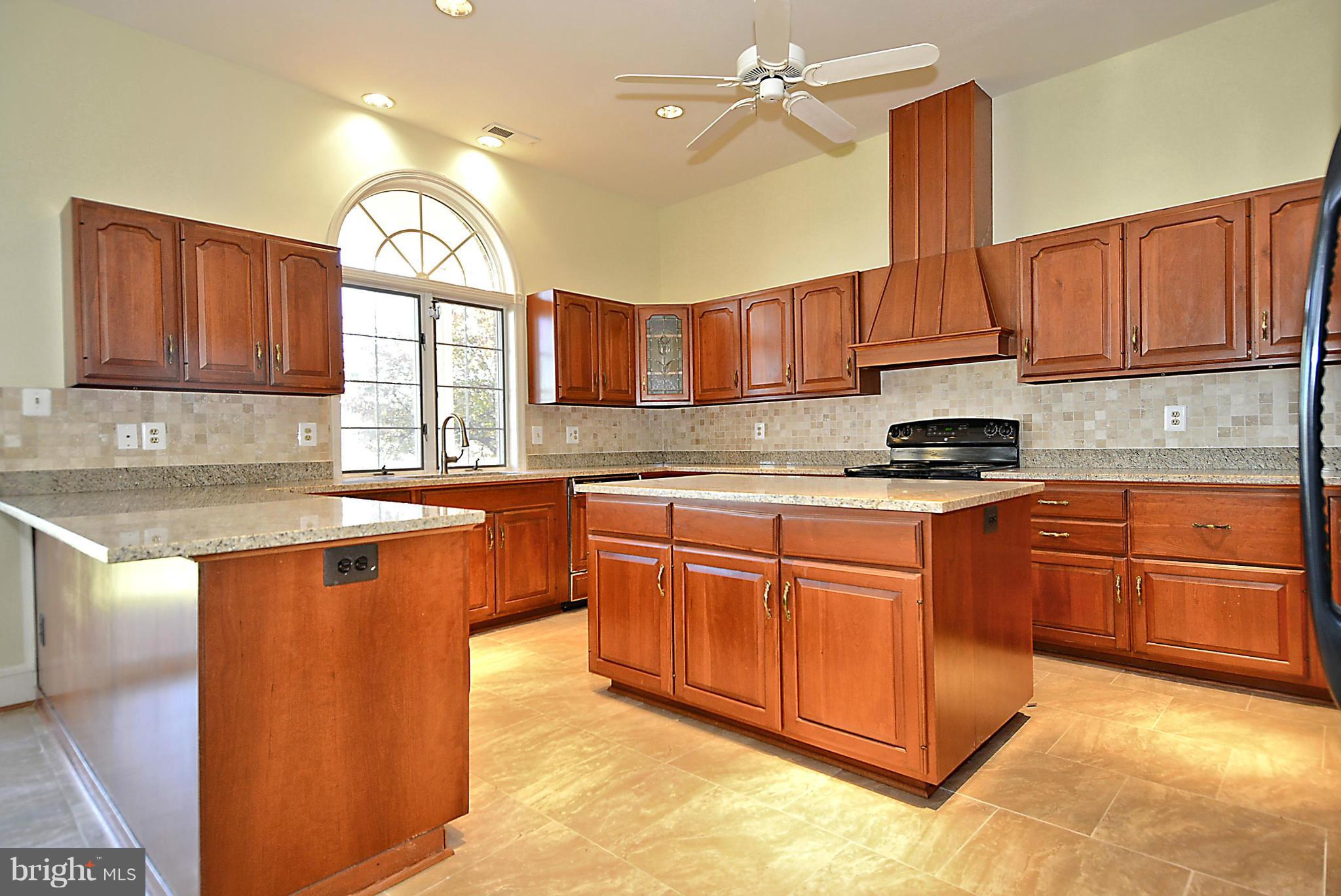19234 Loudoun Orchard Road Leesburg, VA 20175 - Photo 9 of 30 Kitchen