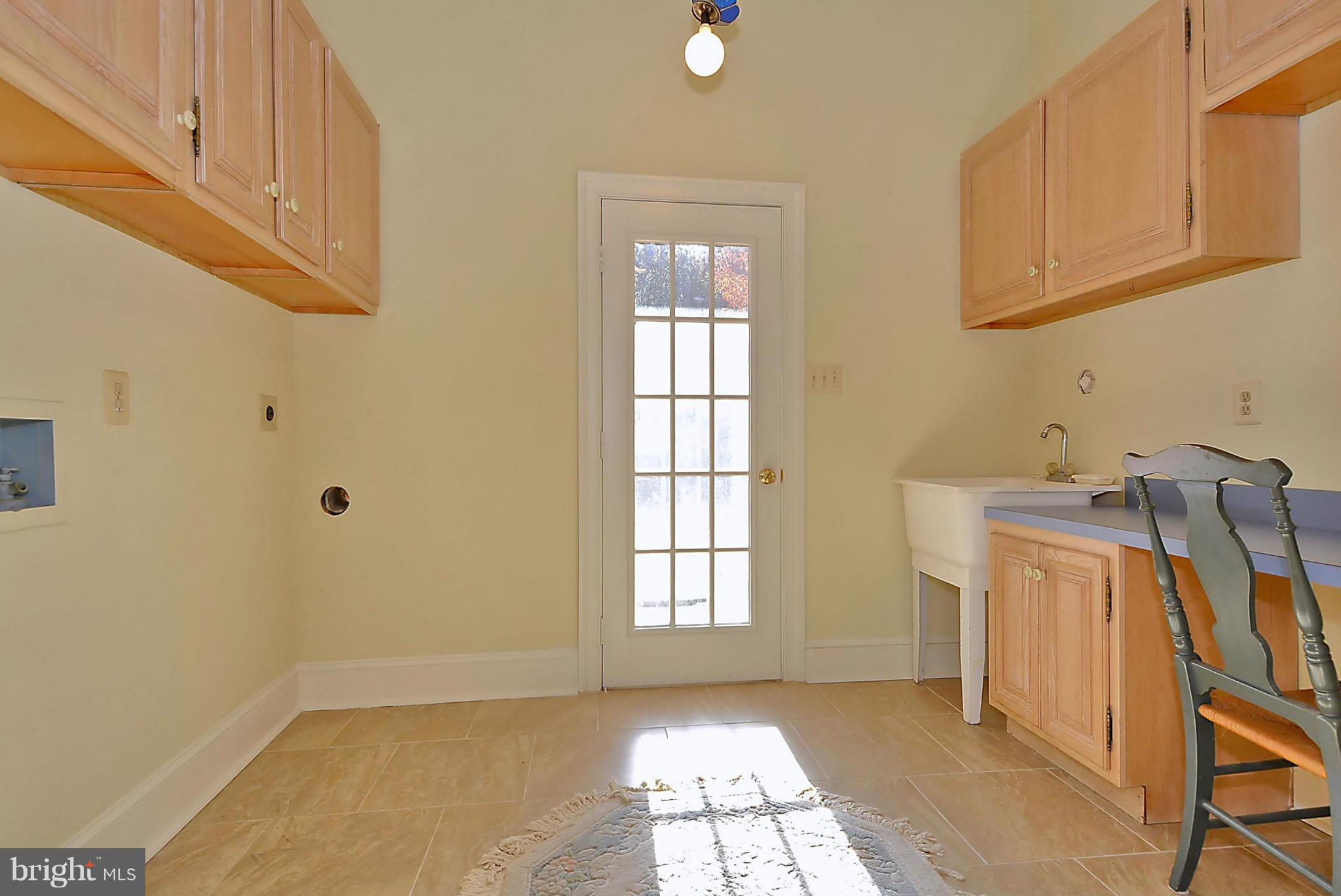 19234 Loudoun Orchard Road Leesburg, VA 20175 - Photo 10 of 30 Laundry Room