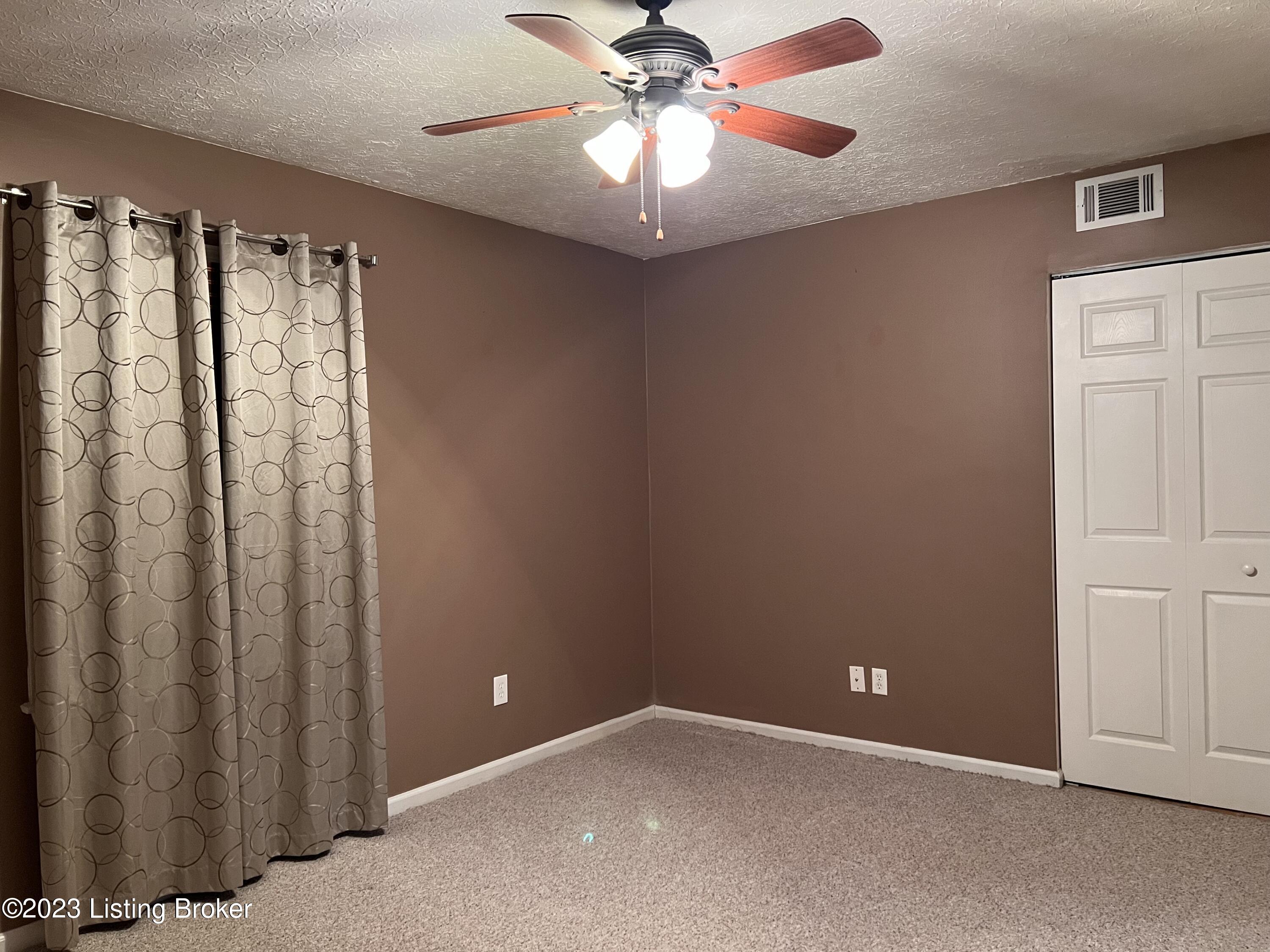 1092 Flatlick Road Mount Washington, KY 40047 - Photo 25 of 38 21_owner suiteb