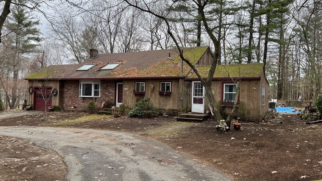 347 Main Street Boxford, MA 01921 - Photo 1 of 13 a front view of a house with garden