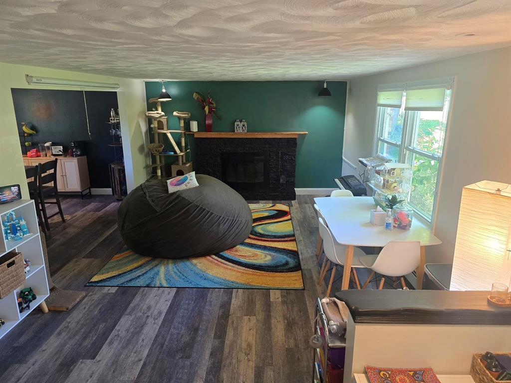 1767 Hassam Road Coraopolis, PA 15108 - Photo 6 of 23 Family room