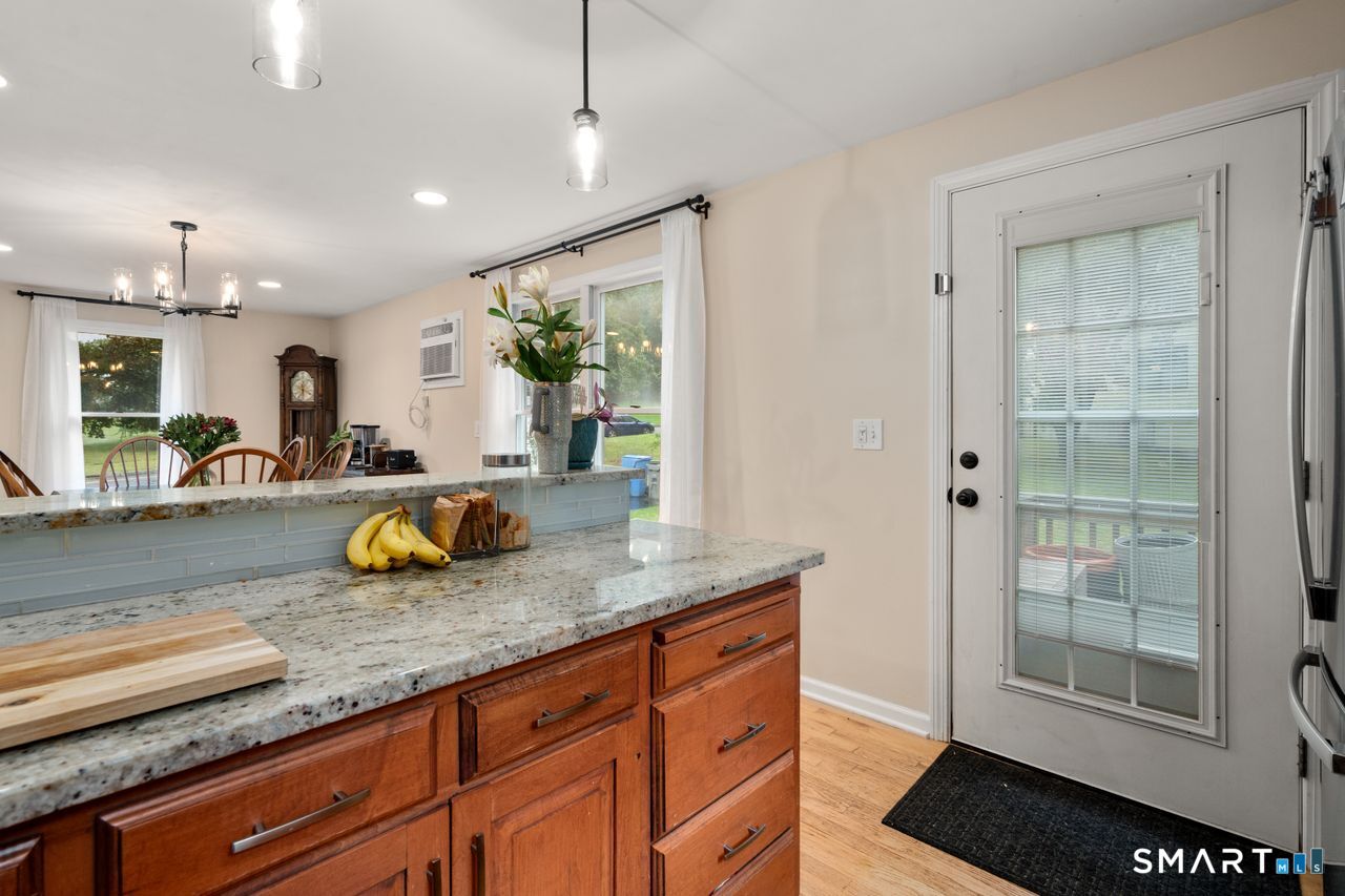 116 Bramblebush Road Manchester, CT 06040 - Photo 8 of 39 Gallery Image 8