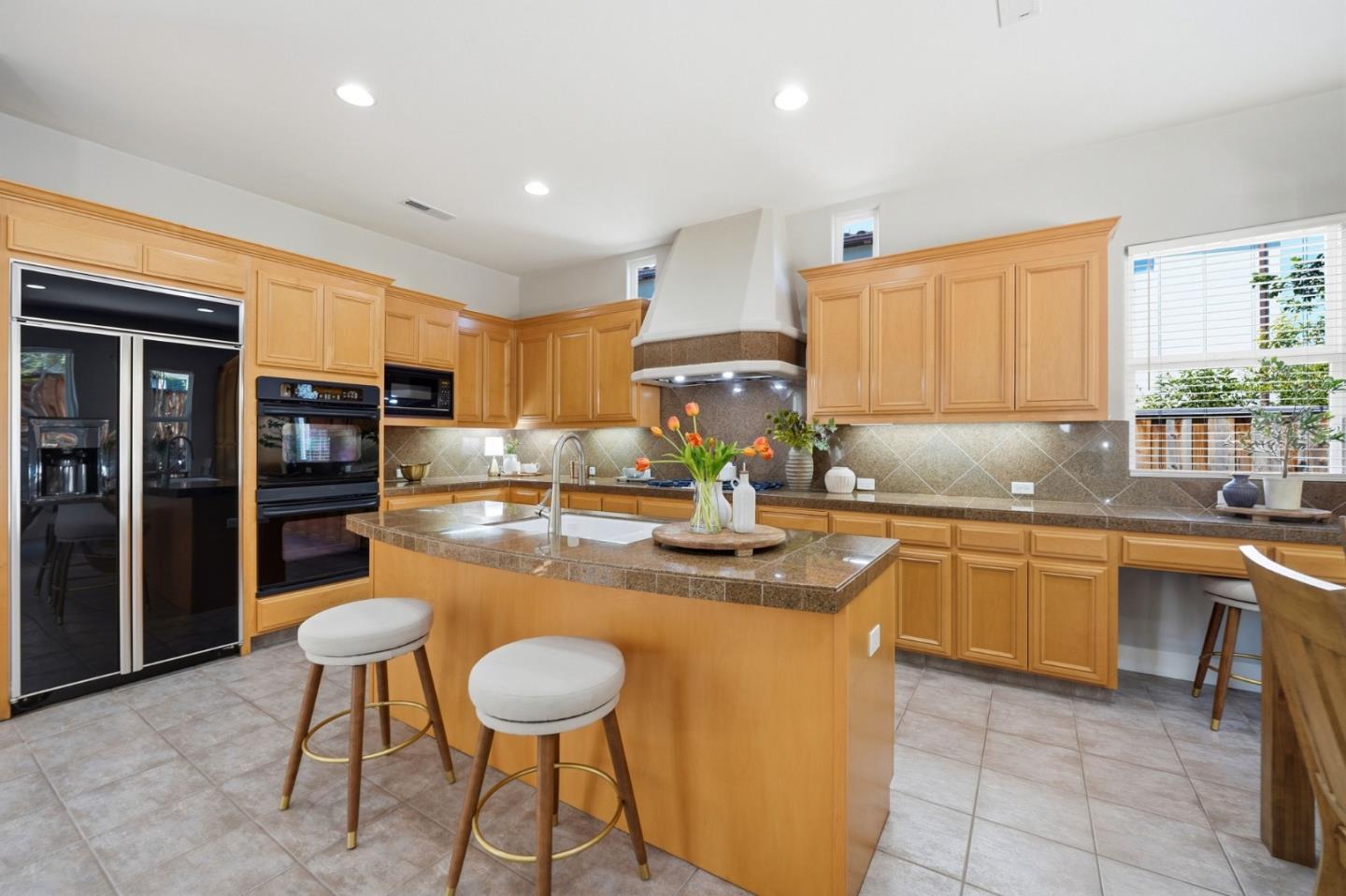 2645 Muirfield Way Gilroy, CA 95020 - Photo 10 of 51