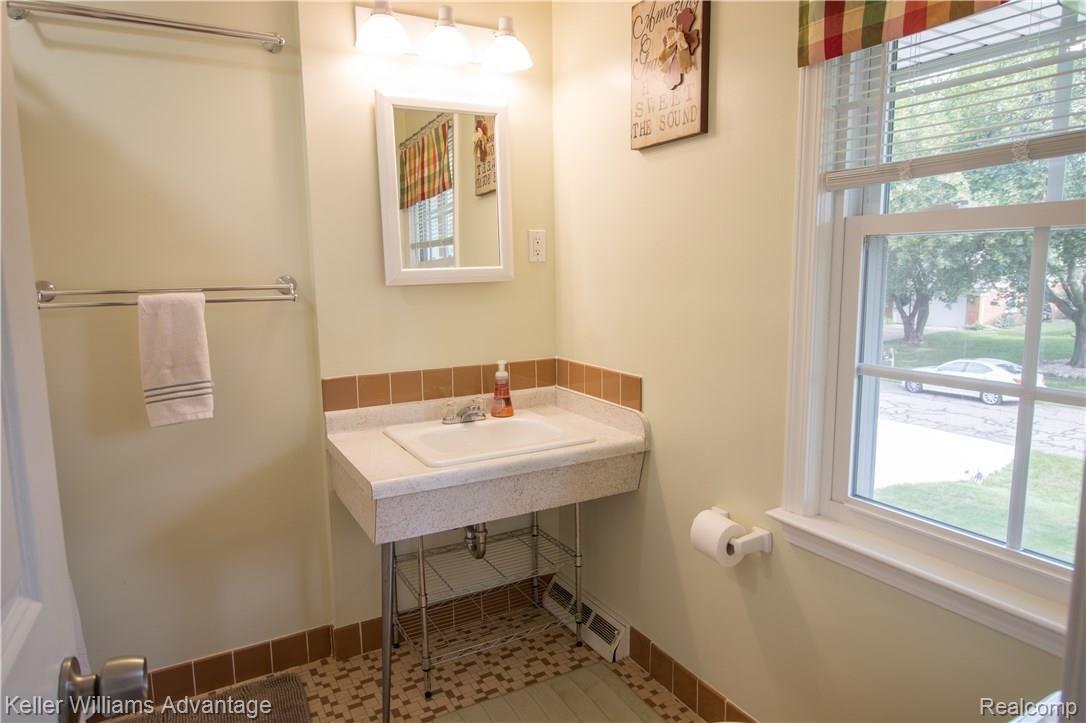 32275 Craftsbury Road Farmington, MI 48334 - Photo 18 of 27 Master Bath with a shower in master suite