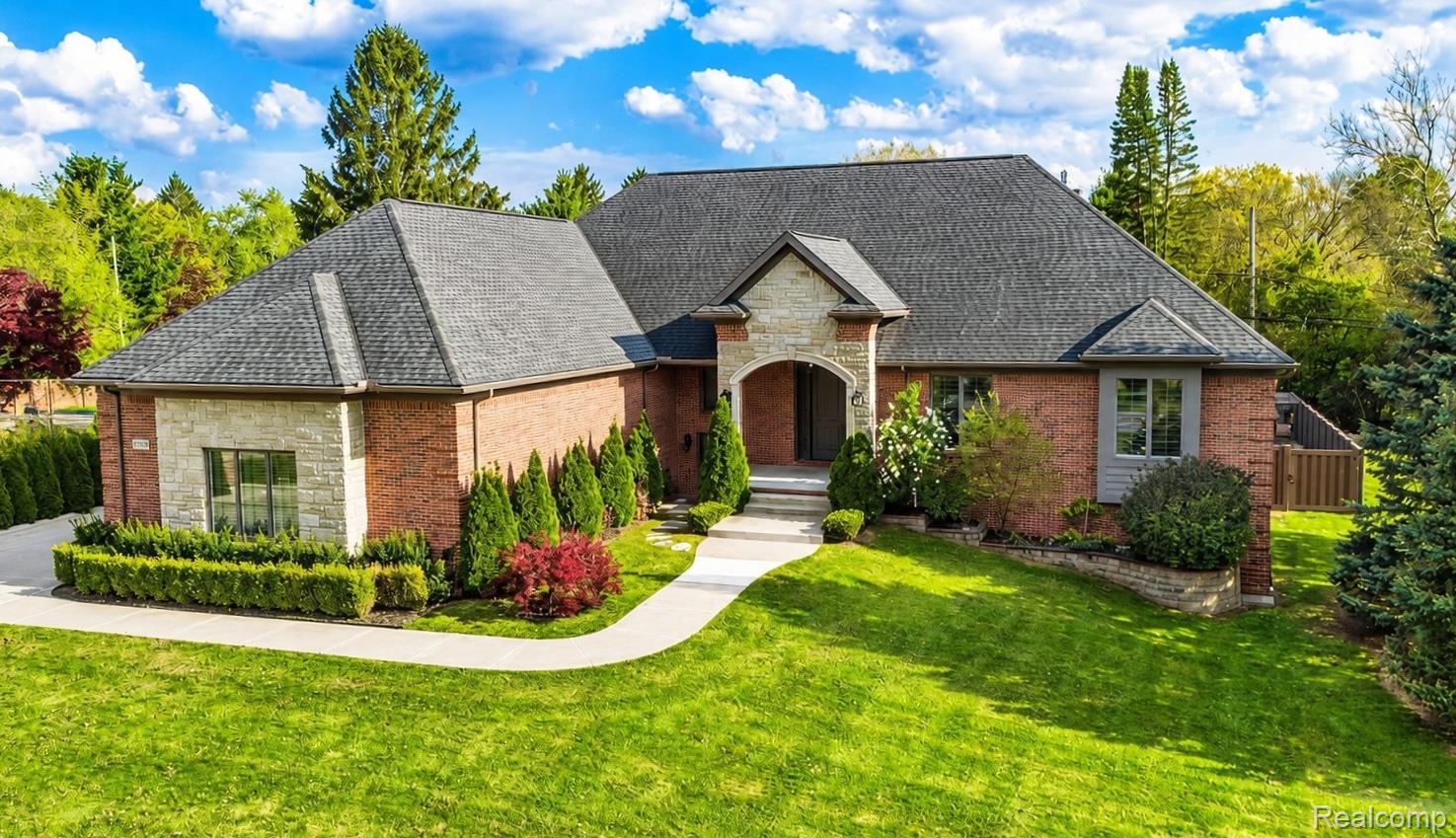 35339 West 13 Mile Road Farmington, MI 48331 - Photo 1 of 72 WELCOME to
35339 W. 13 MILE