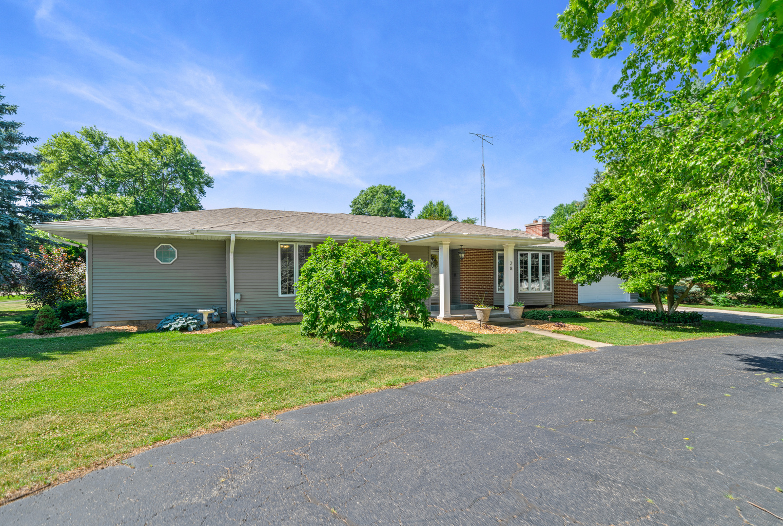 28 Lions Road Sandwich, IL 60548 - Photo 4 of 58 Gallery Image 4