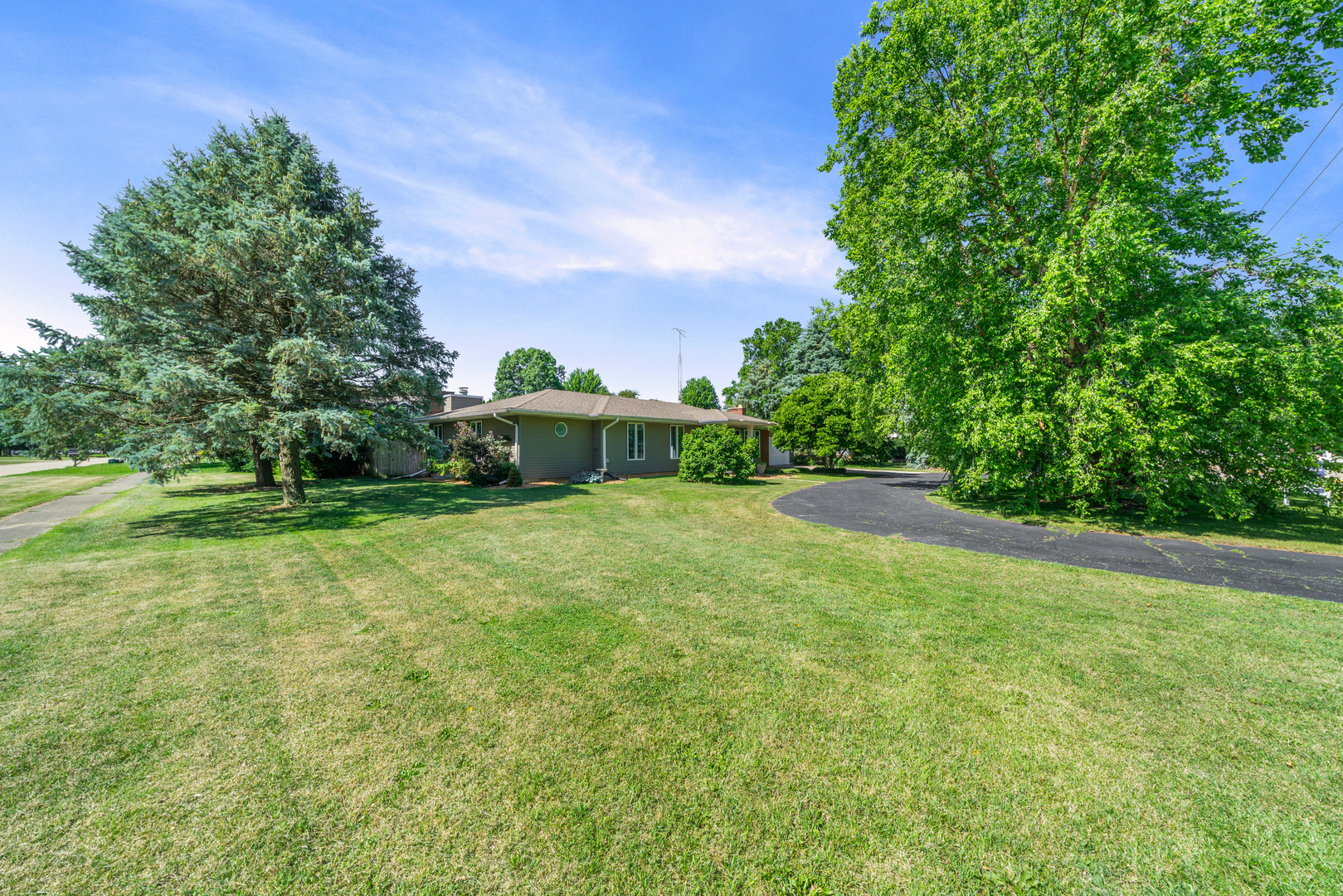 28 Lions Road Sandwich, IL 60548 - Photo 5 of 58 Gallery Image 5