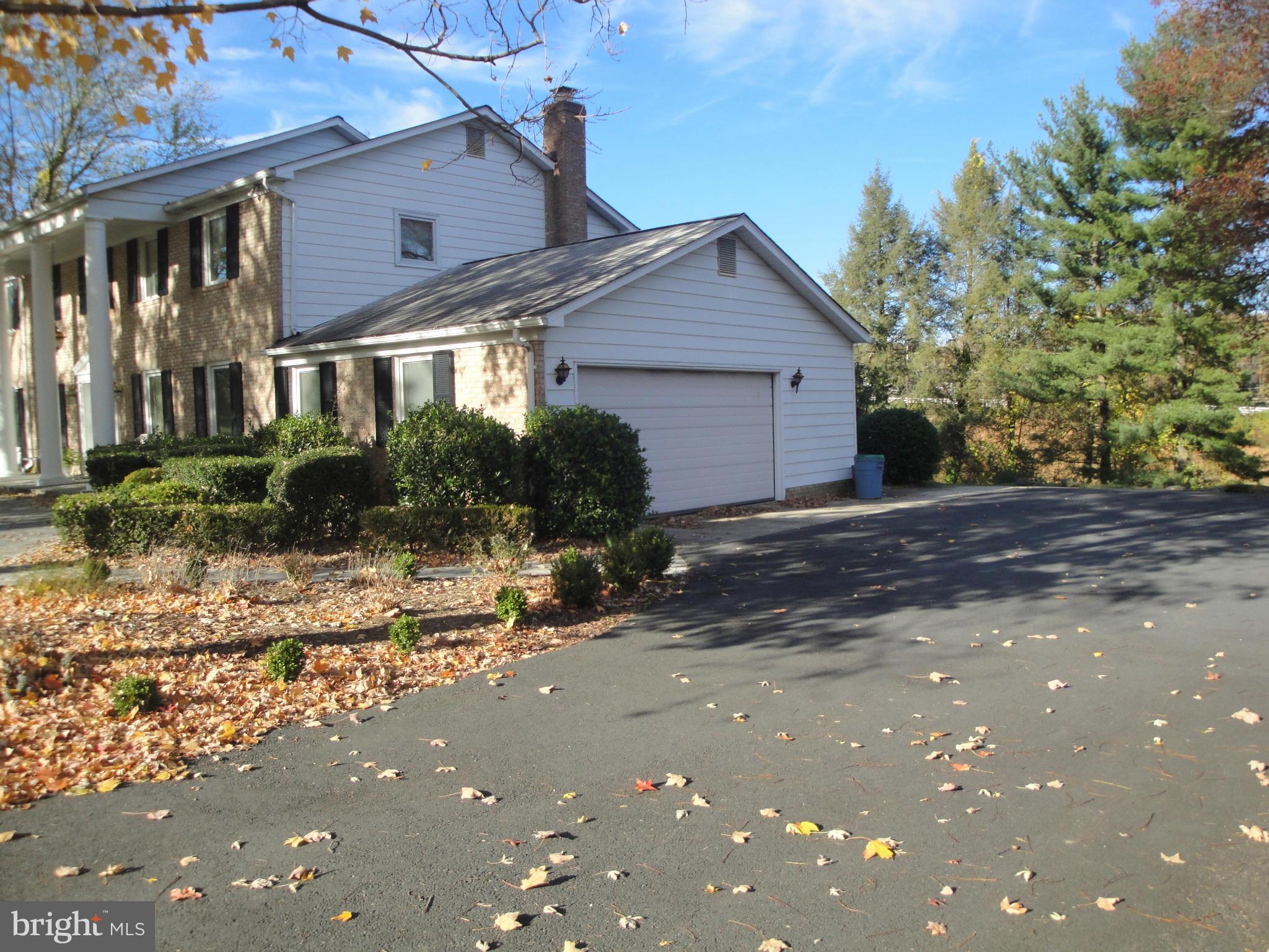 8310 Riding Ridge Place McLean, VA 22102 - Photo 3 of 6 Garage