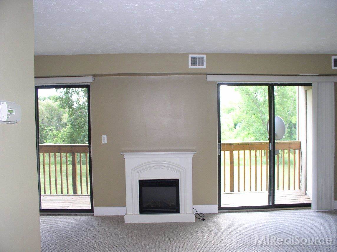 1673 Riverside Drive, Unit 35 Rochester, MI 48309 - Photo 5 of 18 31201424-4.JPG