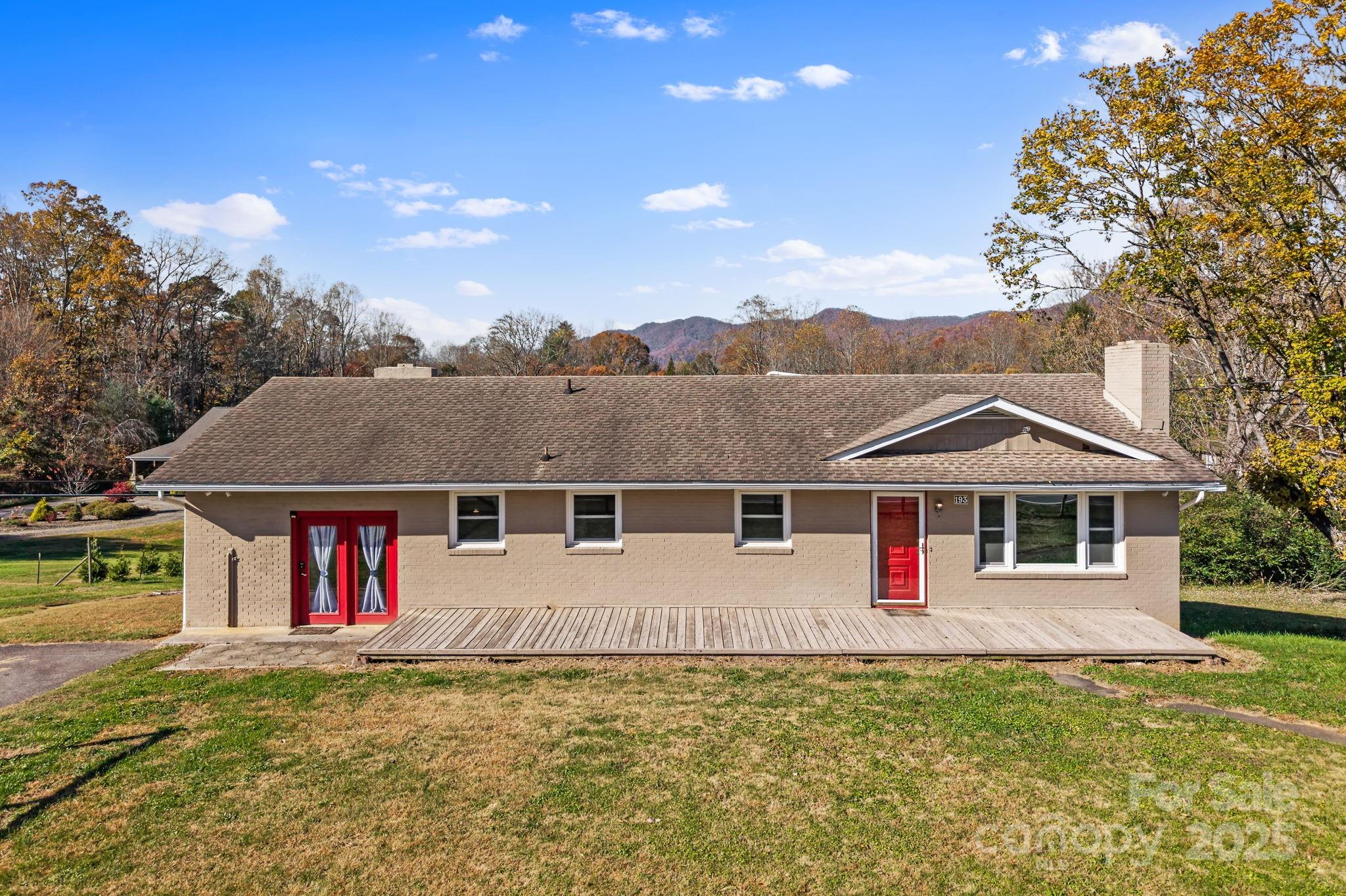 193 Dogwood Road Candler, NC 28715 - Photo 31 of 31 front view of a house with a yard