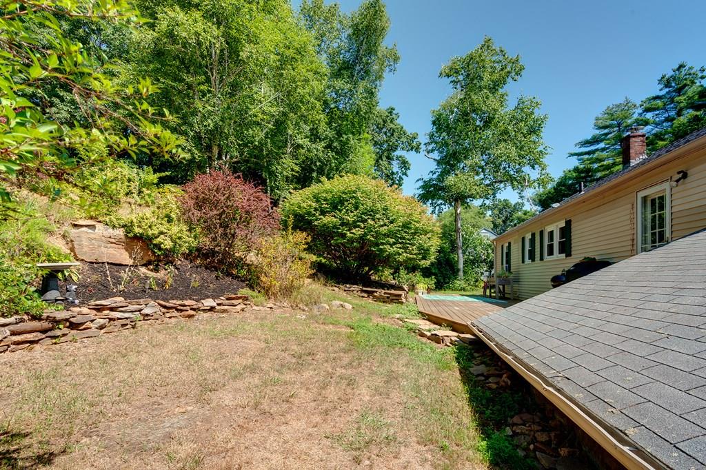 21 Arnold Road Sturbridge, MA 01518 - Photo 3 of 20