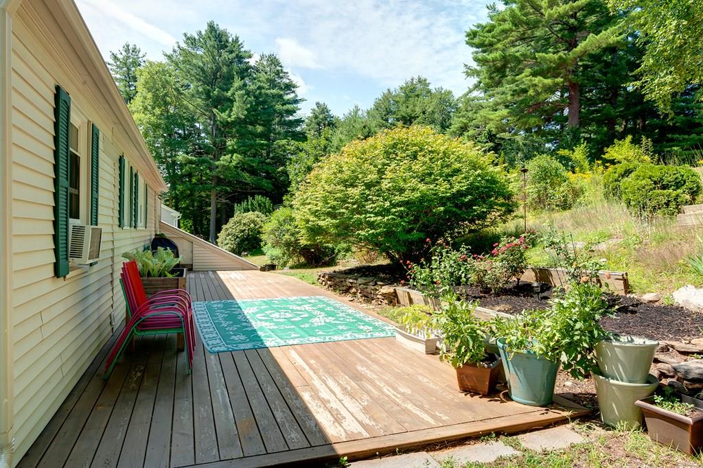 21 Arnold Road Sturbridge, MA 01518 - Photo 4 of 20