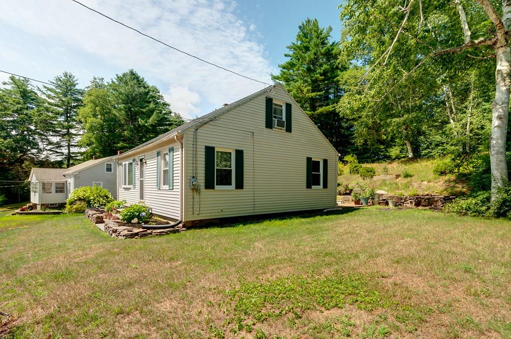 21 Arnold Road Sturbridge, MA 01518 - Photo 7 of 20