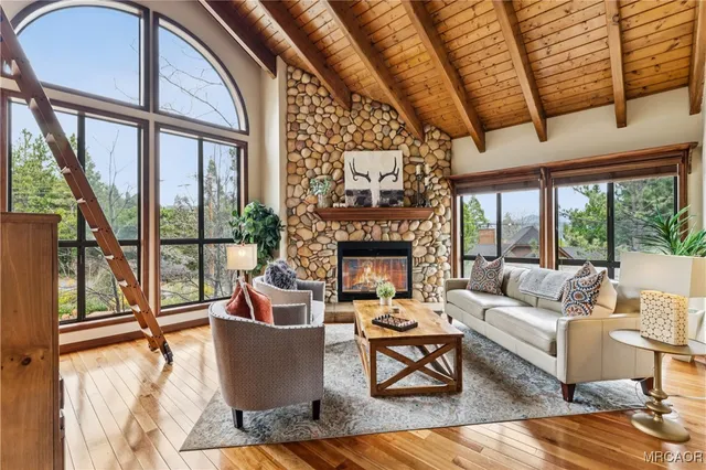 $850,000 | 892 Nadelhorn Drive, Lake Arrowhead, CA 92352