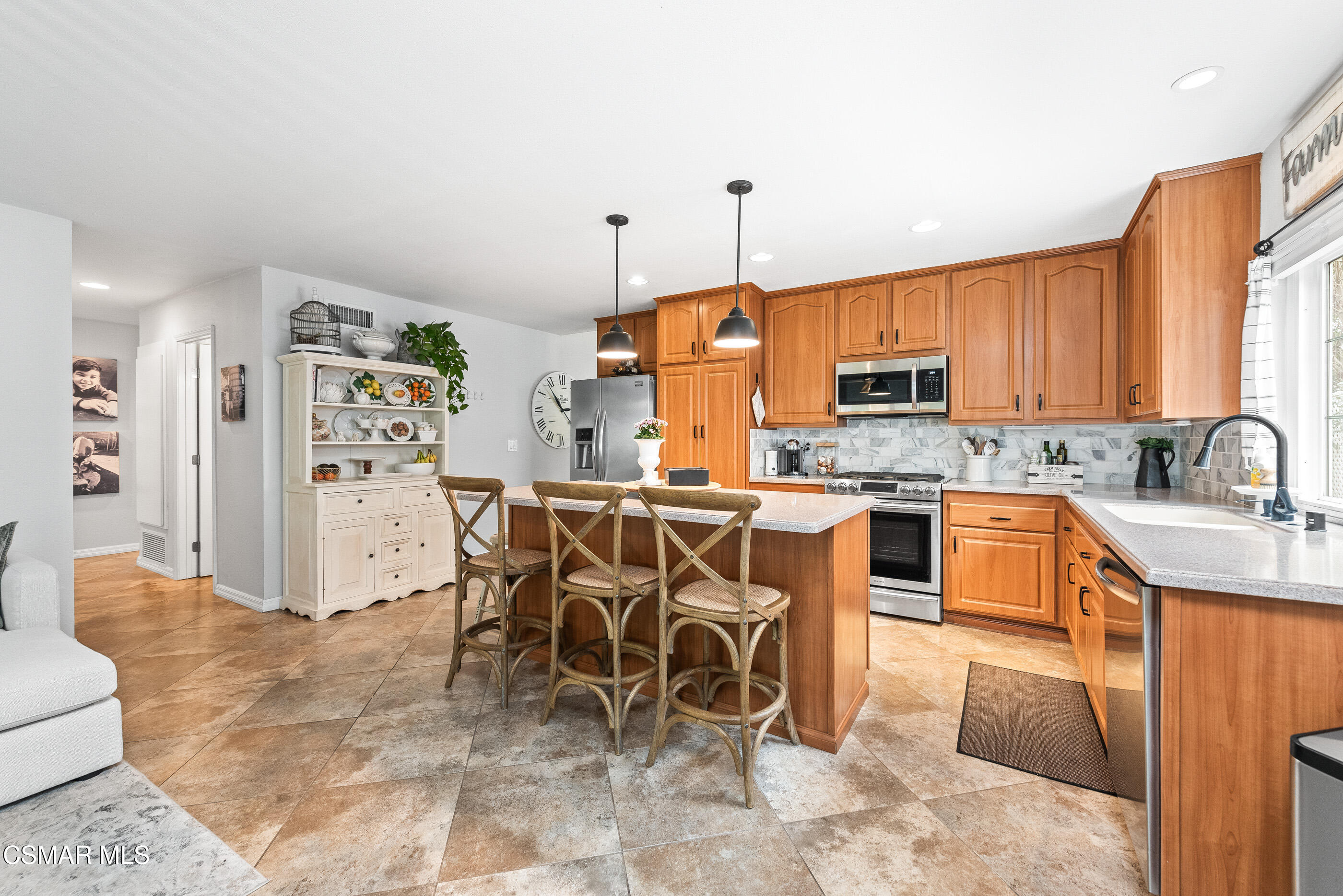 3969 Bayside Street Simi Valley, CA 93063 - Photo 11 of 37 3969 Bayside St Simi Valley-11