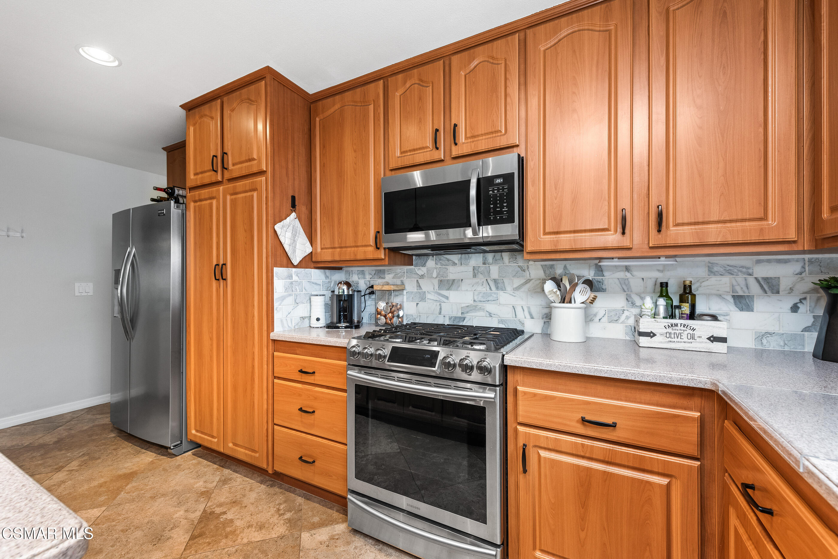 3969 Bayside Street Simi Valley, CA 93063 - Photo 12 of 37 3969 Bayside St Simi Valley-12