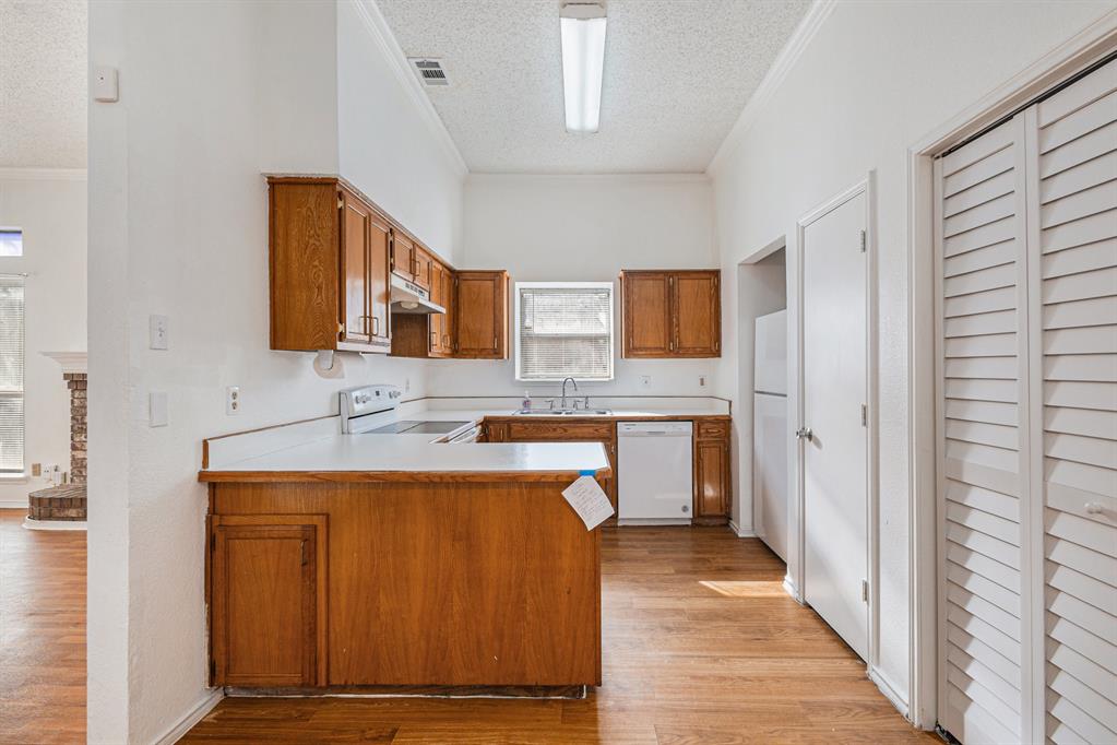1105 Irene Drive Mesquite, TX 75149 - Photo 13 of 23 a bathroom with a sink a mirror and a bathtub