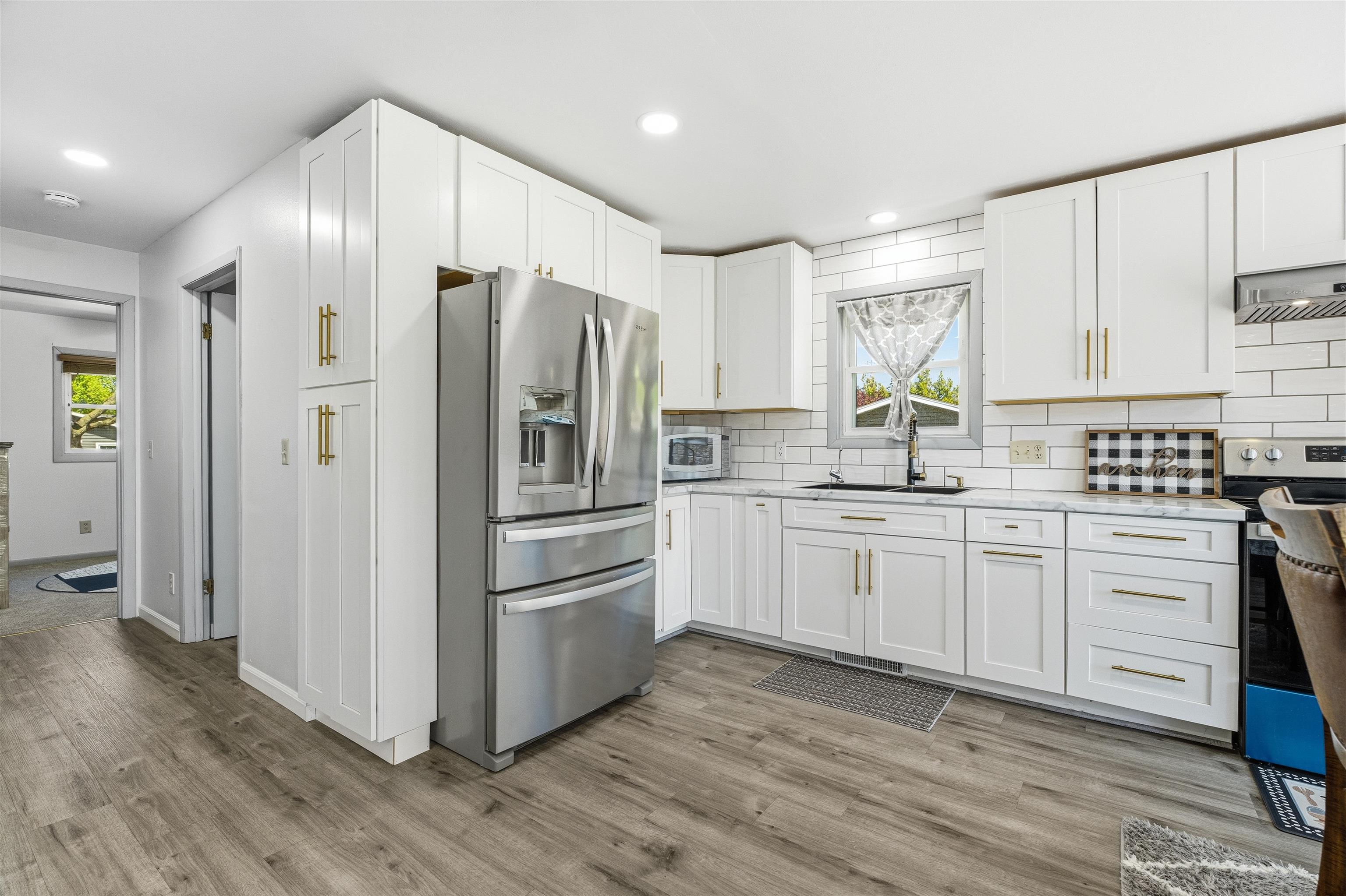 166 Martin Fond du Lac, WI 54935 - Photo 9 of 32