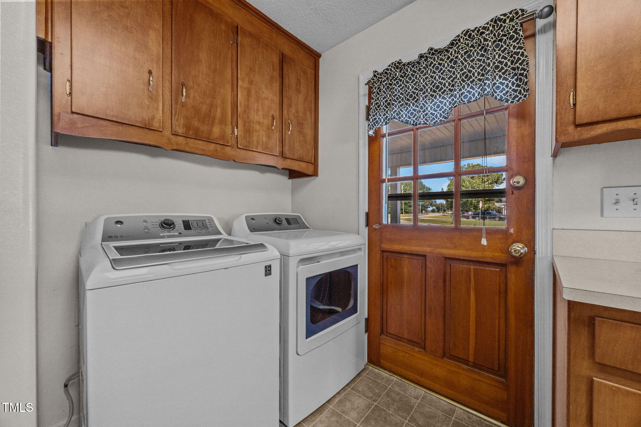 1500 Fairground Road Dunn, NC 28334 - Photo 18 of 31 a utility room with dryer and washer