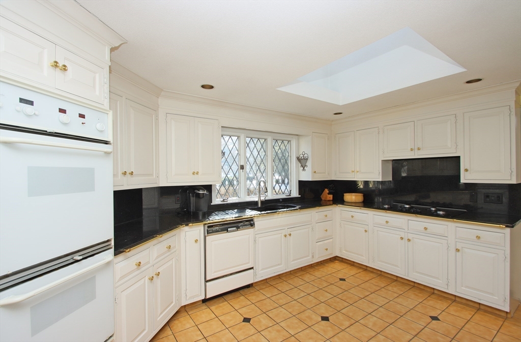 74 Prynne Ridge Road Longmeadow, MA 01106 - Photo 9 of 42