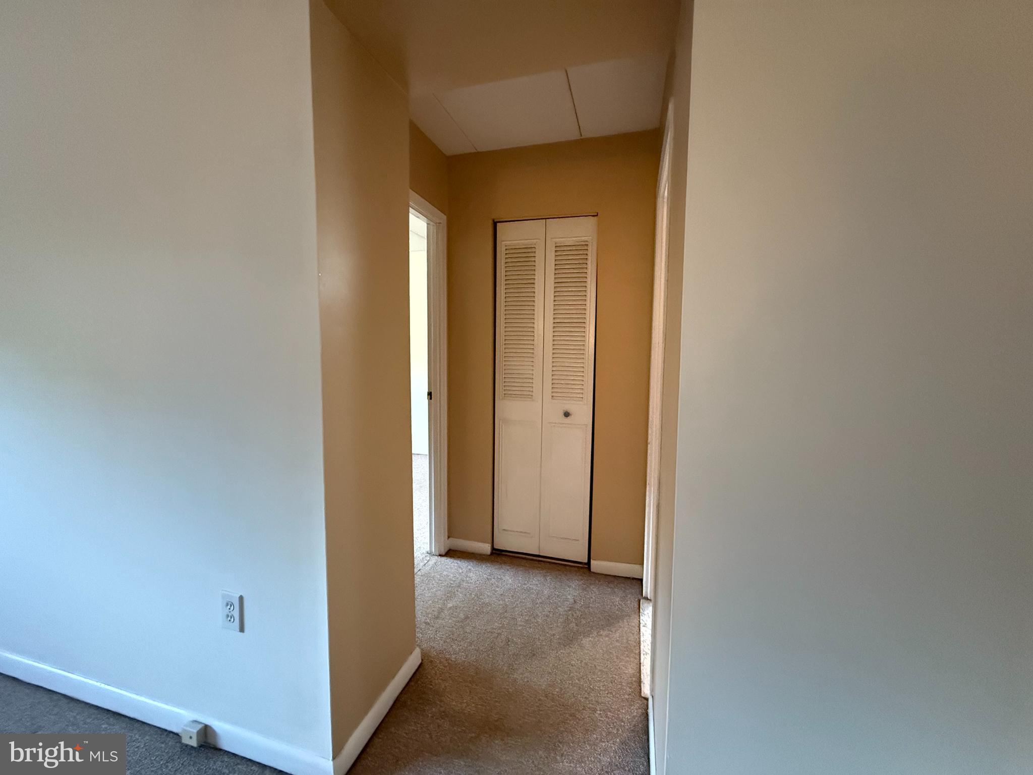 400 Glendale Road, Unit 23 Havertown, PA 19083 - Photo 7 of 12 a view of a room with front door