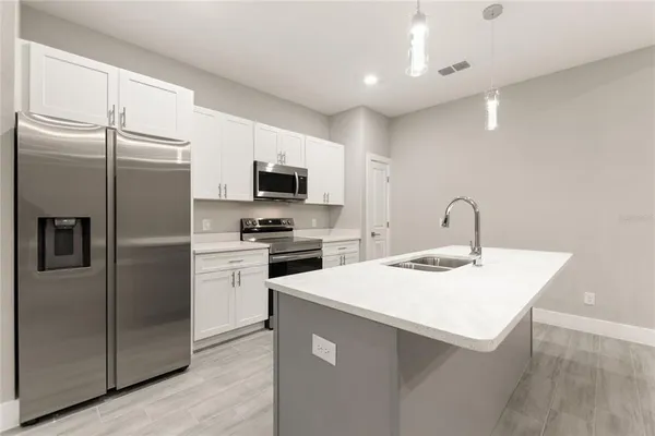 $2,400 | 330 Royal Palm Way, Winter Haven, FL 33881