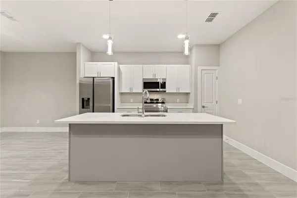 $2,400 | 330 Royal Palm Way, Winter Haven, FL 33881