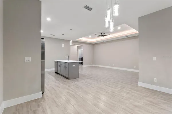 $2,400 | 330 Royal Palm Way, Winter Haven, FL 33881