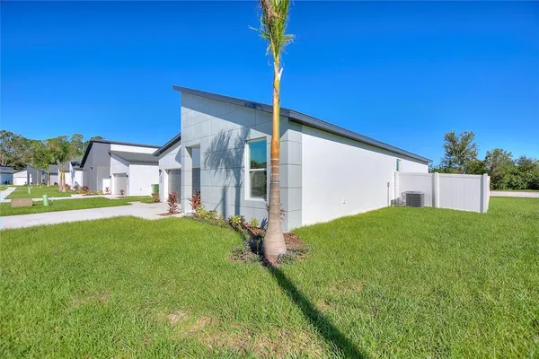$2,400 | 330 Royal Palm Way, Winter Haven, FL 33881