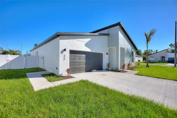 $2,400 | 330 Royal Palm Way, Winter Haven, FL 33881