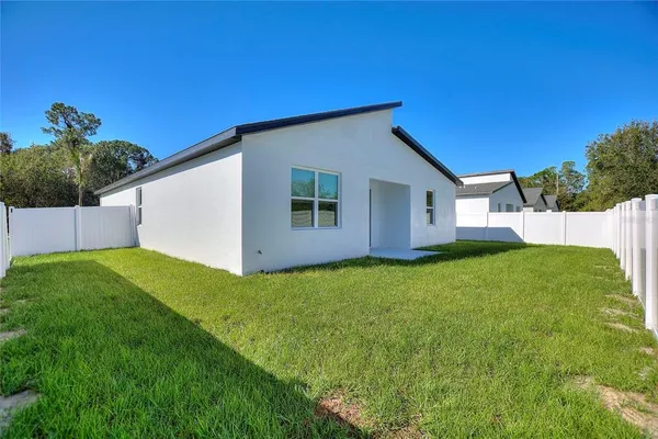 $2,400 | 330 Royal Palm Way, Winter Haven, FL 33881