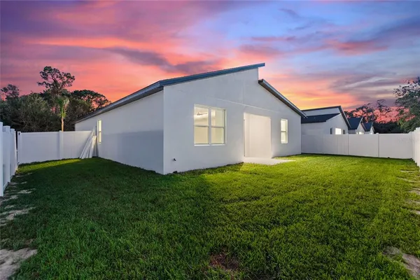 $2,400 | 330 Royal Palm Way, Winter Haven, FL 33881