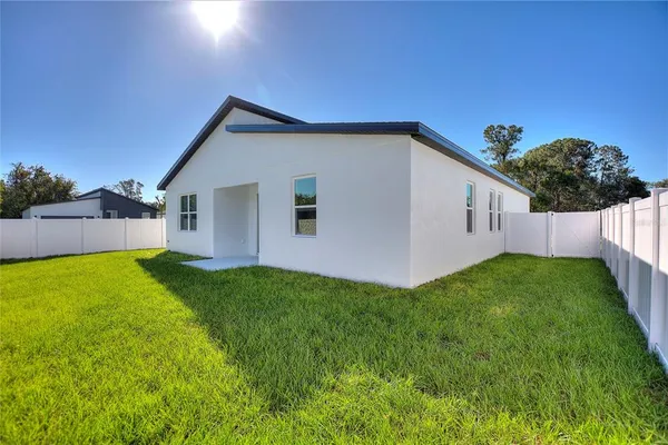 $2,400 | 330 Royal Palm Way, Winter Haven, FL 33881