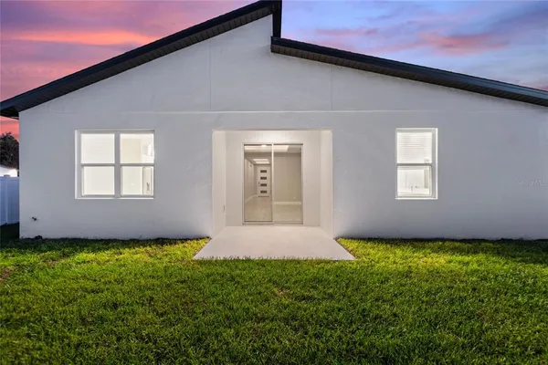 $2,400 | 330 Royal Palm Way, Winter Haven, FL 33881