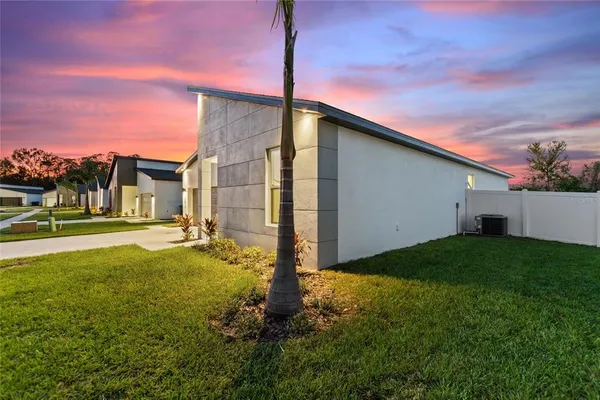 $2,400 | 330 Royal Palm Way, Winter Haven, FL 33881