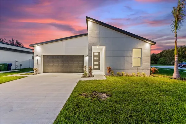 $2,400 | 330 Royal Palm Way, Winter Haven, FL 33881