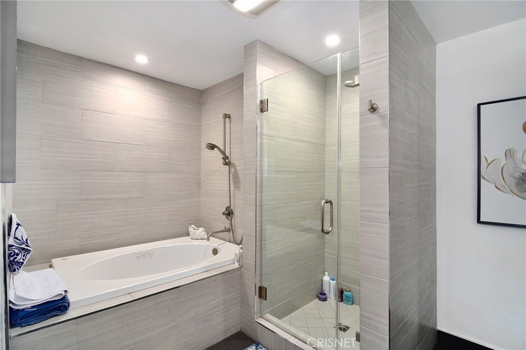 5305 White Oak Avenue, Unit E Encino, CA 91316 - Photo 13 of 26 a bathroom with a tub a toilet and a shower