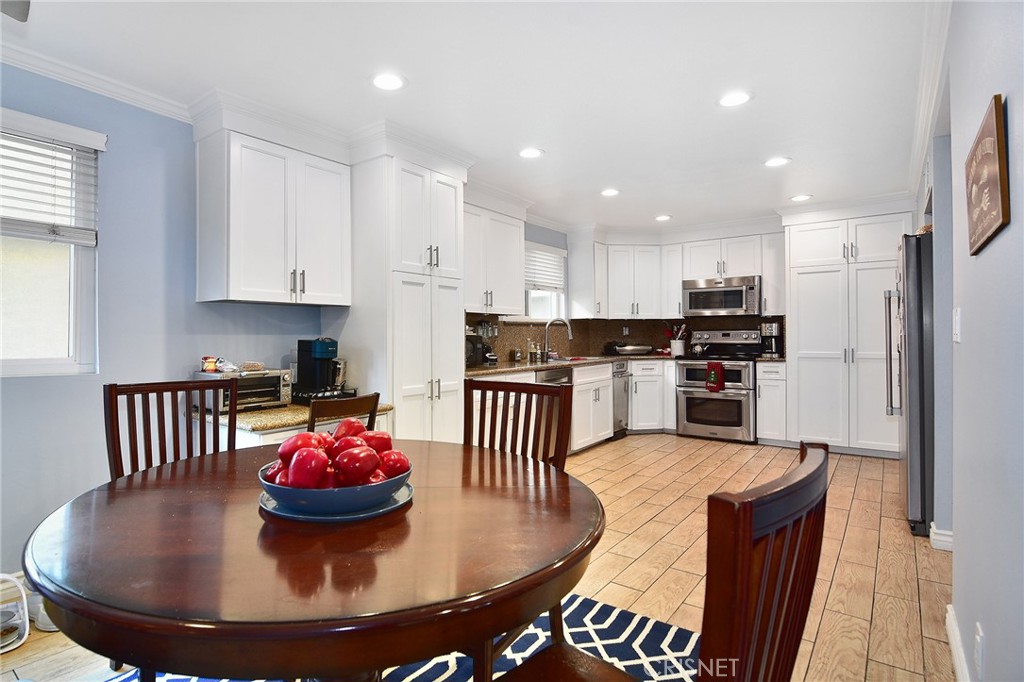 5305 White Oak Avenue, Unit E Encino, CA 91316 - Photo 8 of 26 a kitchen with a appliances and cabinets