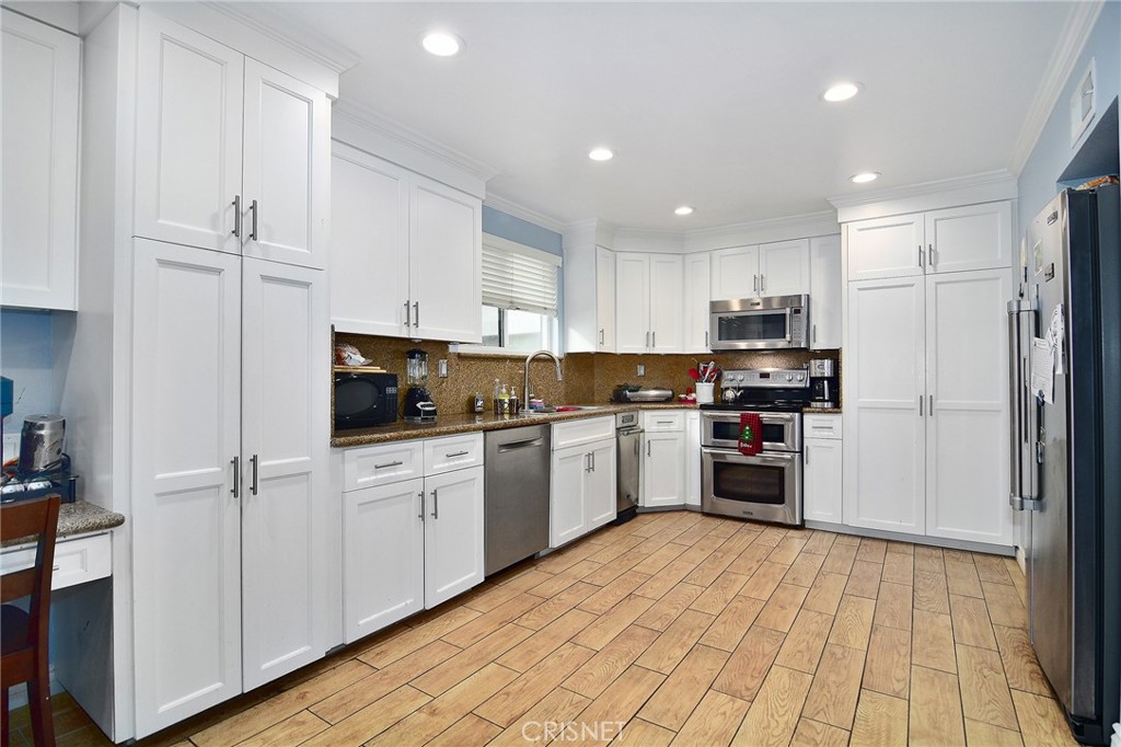 5305 White Oak Avenue, Unit E Encino, CA 91316 - Photo 9 of 26 a kitchen with cabinets and wooden floor