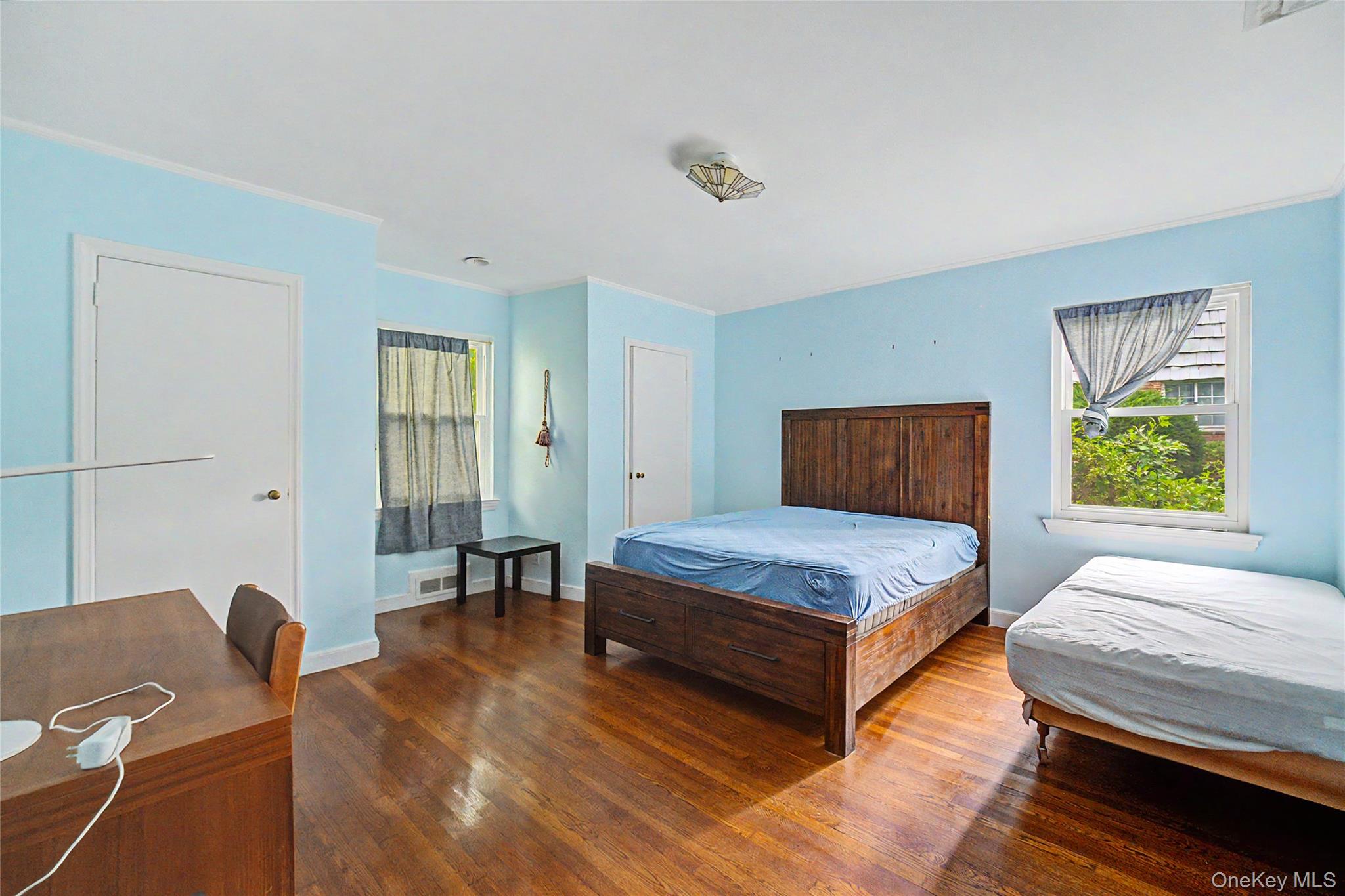 10 Hempton Road Great Neck, NY 11020 - Photo 9 of 19 Gallery Image 9