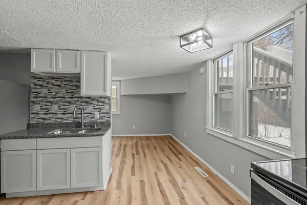 $439,000 | 275 Western Avenue South, St. Paul, MN 55102