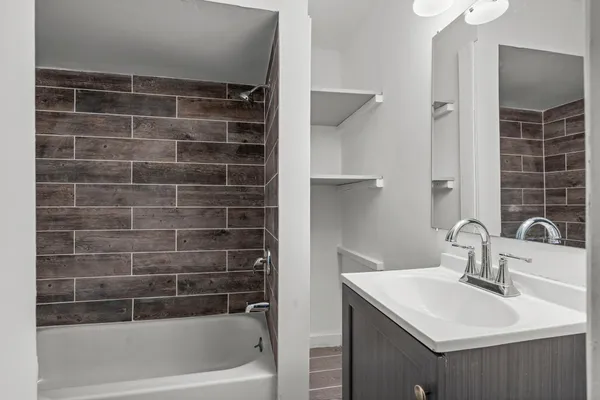 $439,000 | 275 Western Avenue South, St. Paul, MN 55102